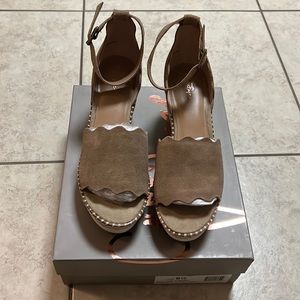 Crown Vintage camel suede espadrilles sandals 9.5